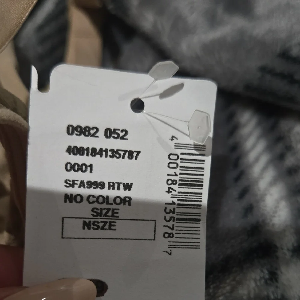 Skims Seamless Sculpt Bralette - Picture 2 of 4